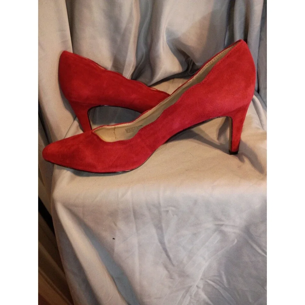 Adrienne Vittadini Red Suede Heels Wavy Scalloped Detailing Sz 10